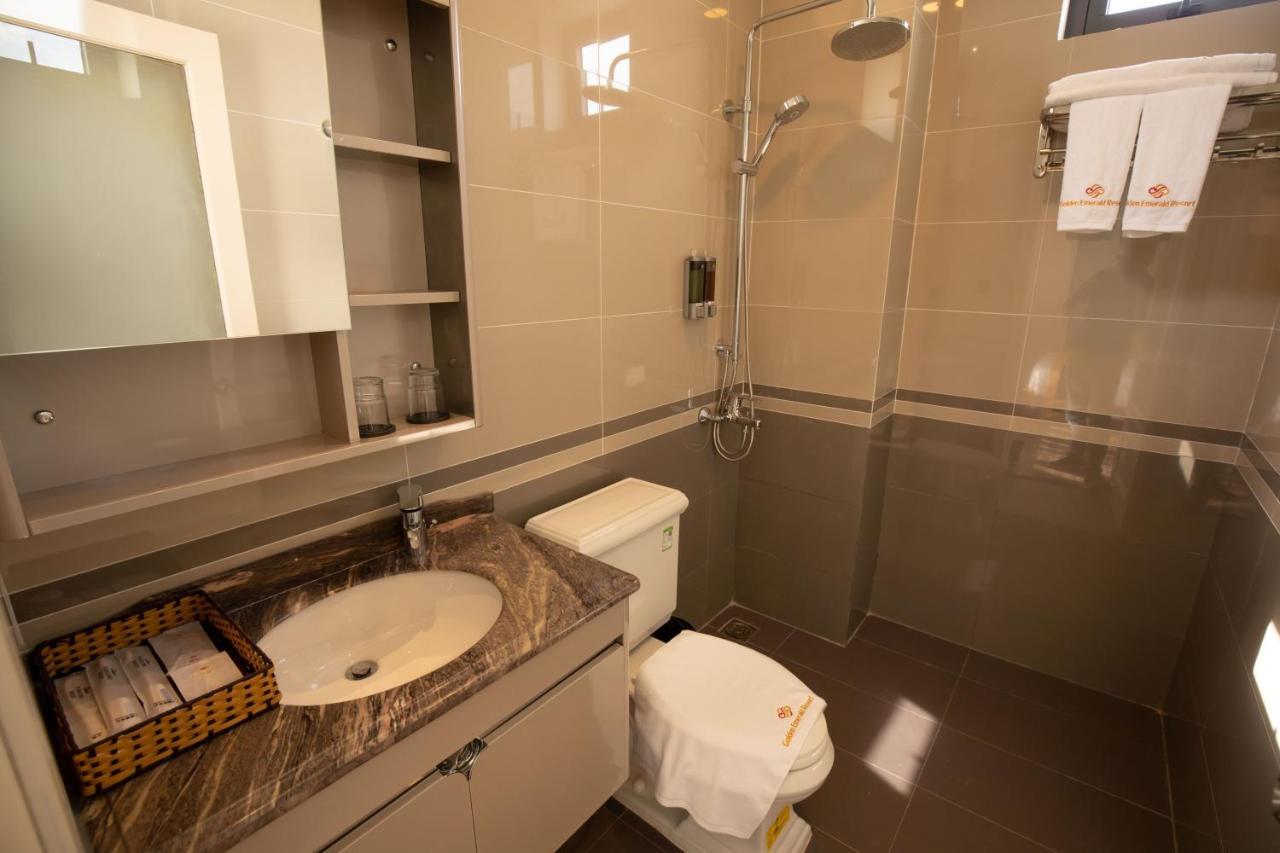 Khách sạn Golden Emerald 3*