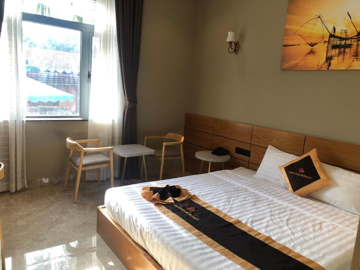 Khách sạn Golden Emerald 3*